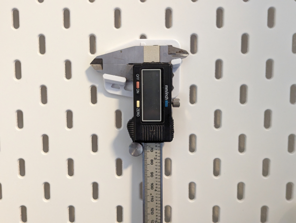 Halterung für Messschieber – skadfinity by sw3d
